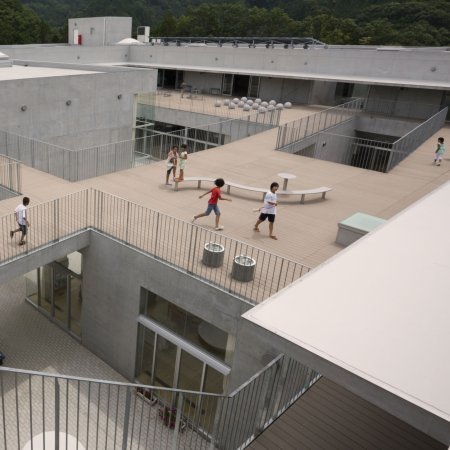 Institutionelle Einrichtungen_Terrasse Gewerbliche Nutzung_Gebogene Profilen