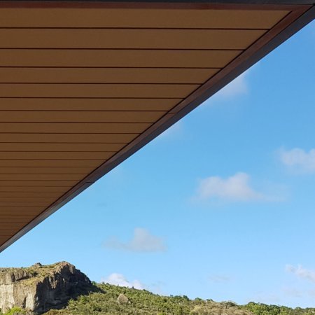 Kaufmännische Gebäude_Pergola, Dachüberstand, Dach_Einkaufszentrum