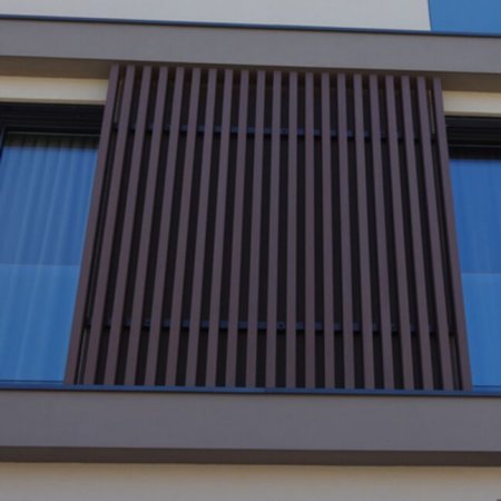 Wohngebäude_Vertical Sonnenschutz, jalousien_Wohnhaus