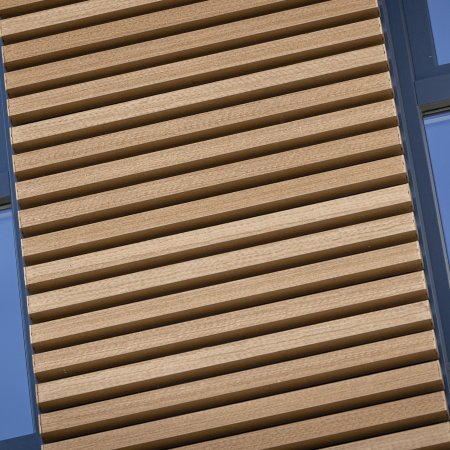 Wohngebäude_Offene Fassadenverkleidung - horiz._Wohnhaus