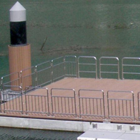 Transport-Einrichtungen_Stege, Bootsanleger_Am Wasser entlang